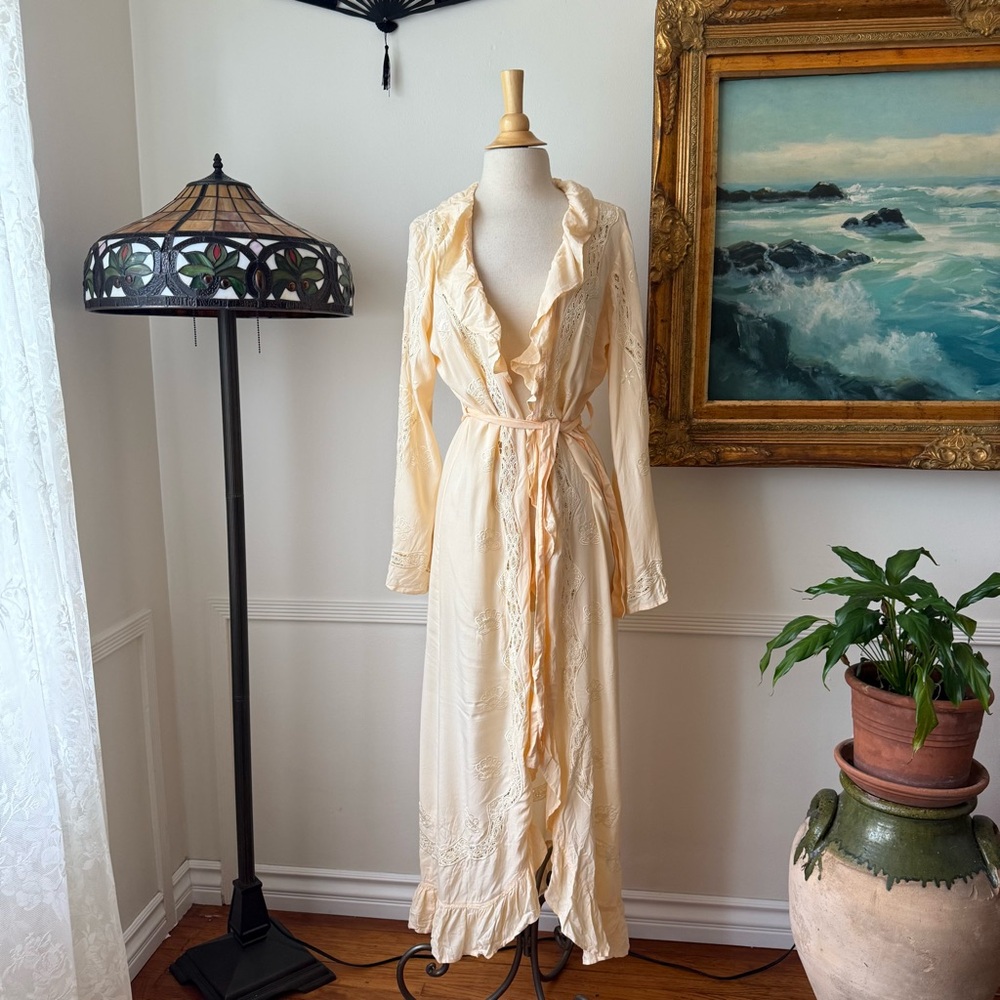 Zaimara Shell Kimono - Picture 1 of 9